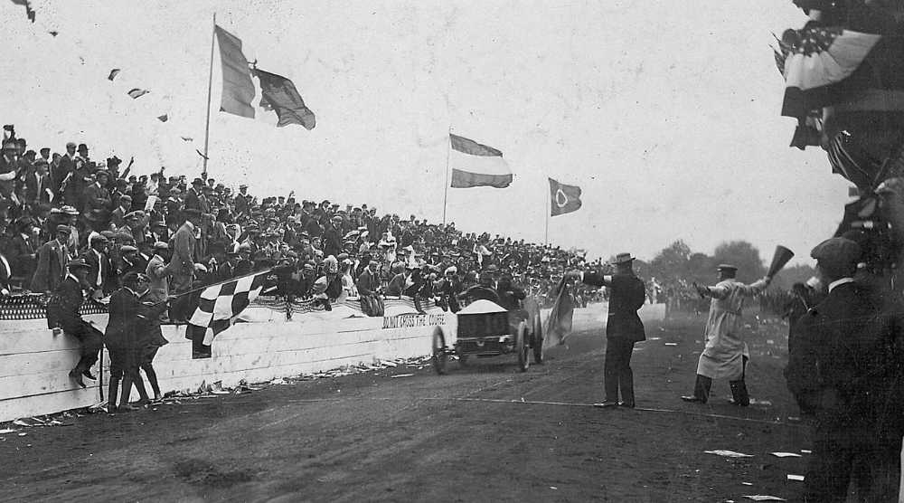 Chequered or checkered flag being used 1906 Vanderbilt Cup Race New York